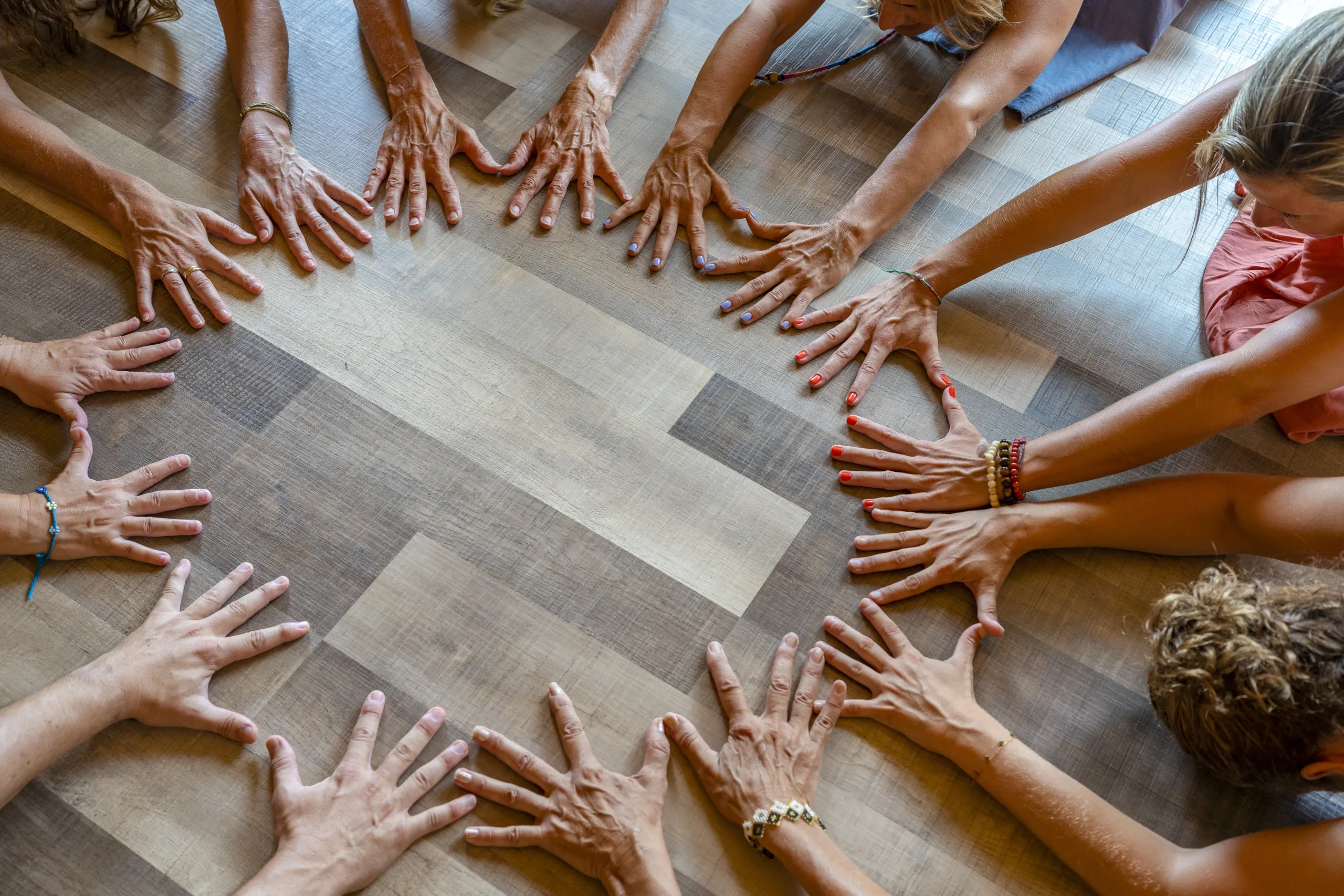 JavierdelaTorre_Awa_70 ¿Qué es el life coaching? El life coaching es un proceso de acompañamiento personalizado diseñado para ayudarte a descubrir, clarificar y alcanzar tus objetivos personales y profesionales. En Awake Senses, integramos una visión holística para guiarte hacia el bienestar emocional y el equilibrio en todos los aspectos de tu vida.